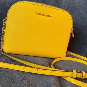 Micheal Kors Yellow Crossbody!